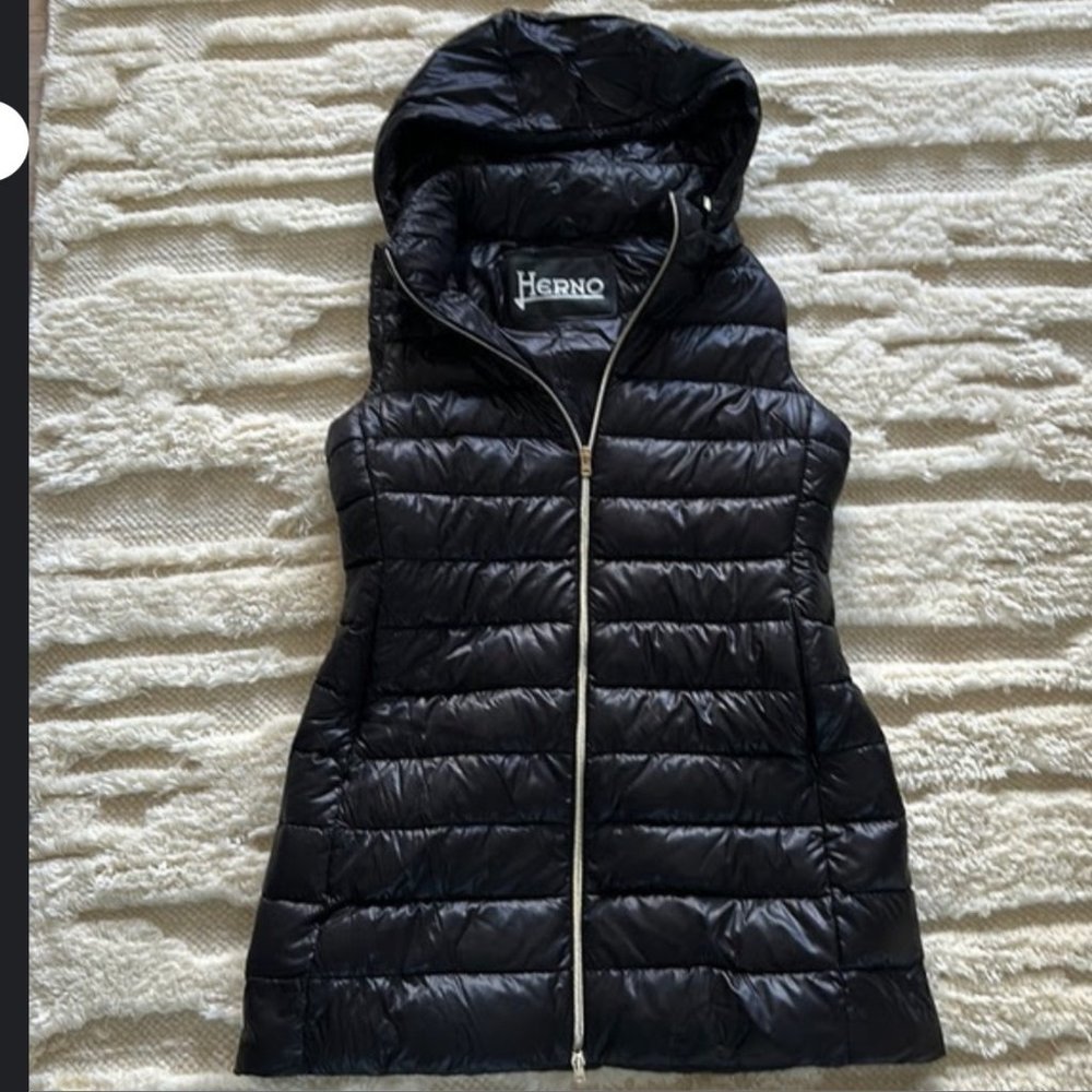 Herno Womans Size 46 Black Puffer Vest